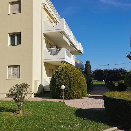 Apartamento Il Piacere Pineto Exterior foto