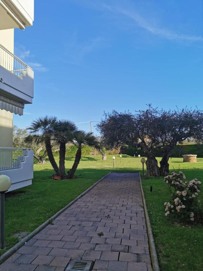 Apartamento Il Piacere Pineto Exterior foto