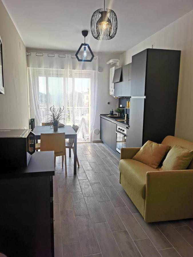 Apartamento Il Piacere Pineto Exterior foto